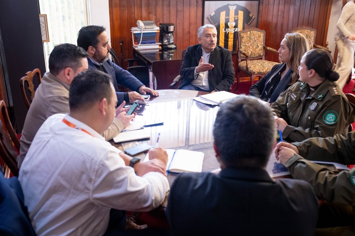 REUNIÓN CON CARABINEROS web.jpg